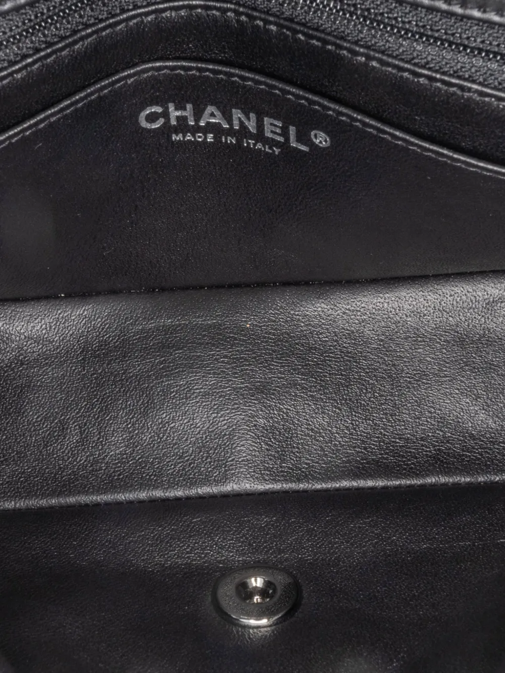 Pre-owned Chanel 2016-2017 Mini Rectangular Classic Patent Single Flap Crossbody Bag In 黑色