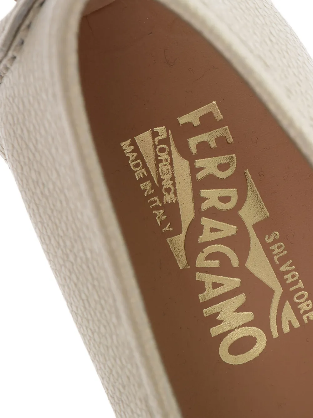 Ferragamo Loafers met textuur Goud