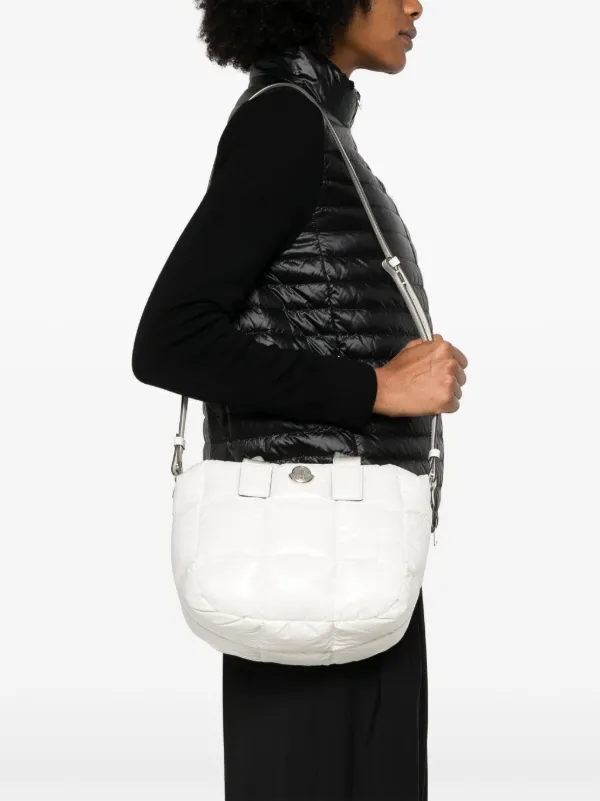 【美品】 MONCLER CARADOC ミニ ハンドバッグ ホワイト Moncler Caradoc ハンドバッグ ミニ | ホワイト | FARFETCH JP