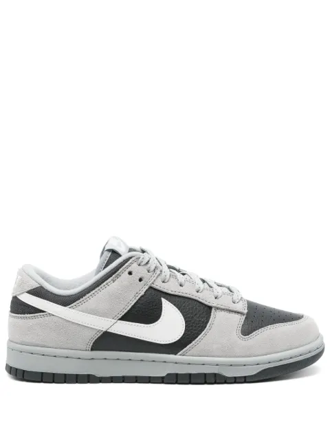 Nike Dunk Low sneakers