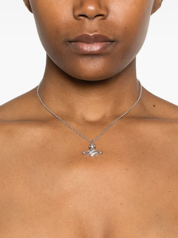 Vivienne Westwood ASSITA BAS RELIEF ネックレス 関税送料込 Vivienne Westwood Assita Bas Relief Necklace | Silver | FARFETCH