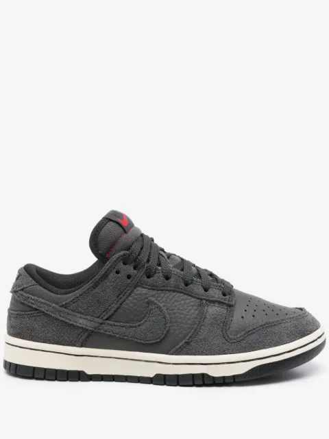 Nike Dunk Low sneakers