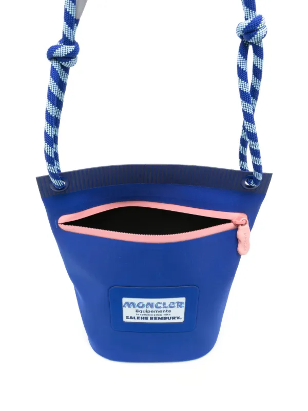 ◆MONCLER◆ Amoeba メッセンジャーバッグ Moncler Amoeba Messenger Bag | Blue | FARFETCH