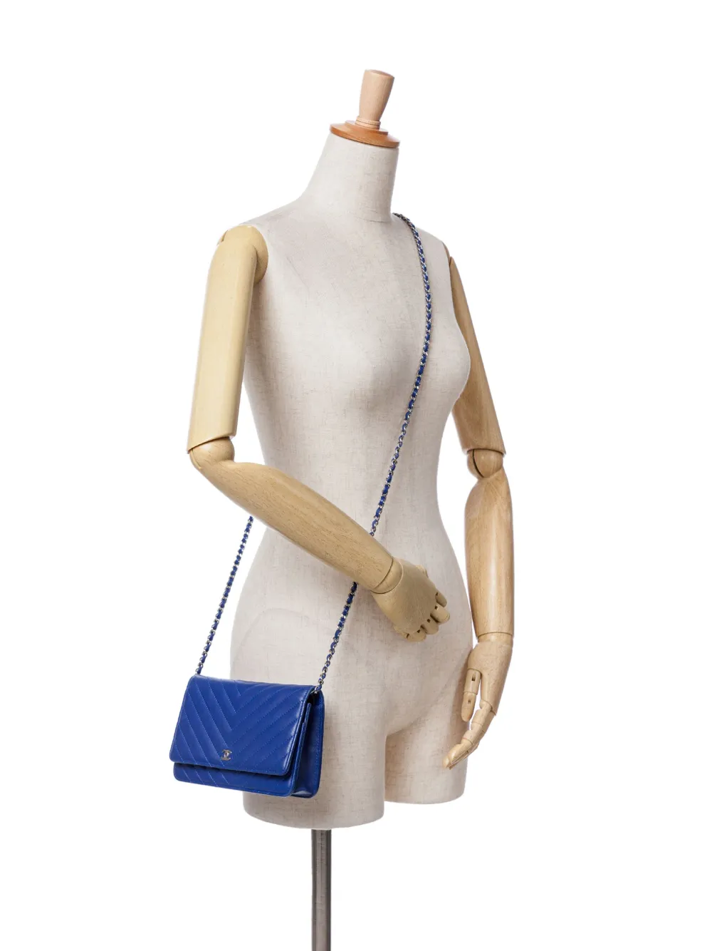 CHANEL Pre-Owned 2017-2018 Lambskin Chevron Trendy Wallet On Chain crossbody bag - Blauw
