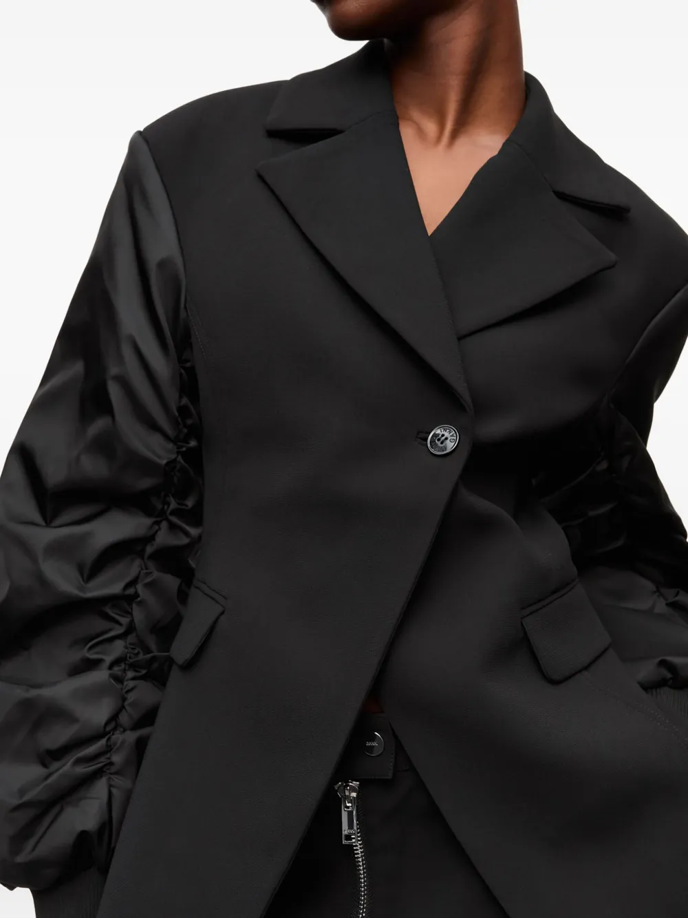 ☆未使用に近い☆GANNI ブラック テーラードジャケット GANNI コントラストスリーブ ジャケット | ブラック | FARFETCH JP