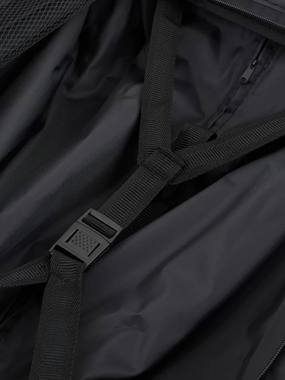 Armani Exchange Valigia con logo goffrato | Image 6