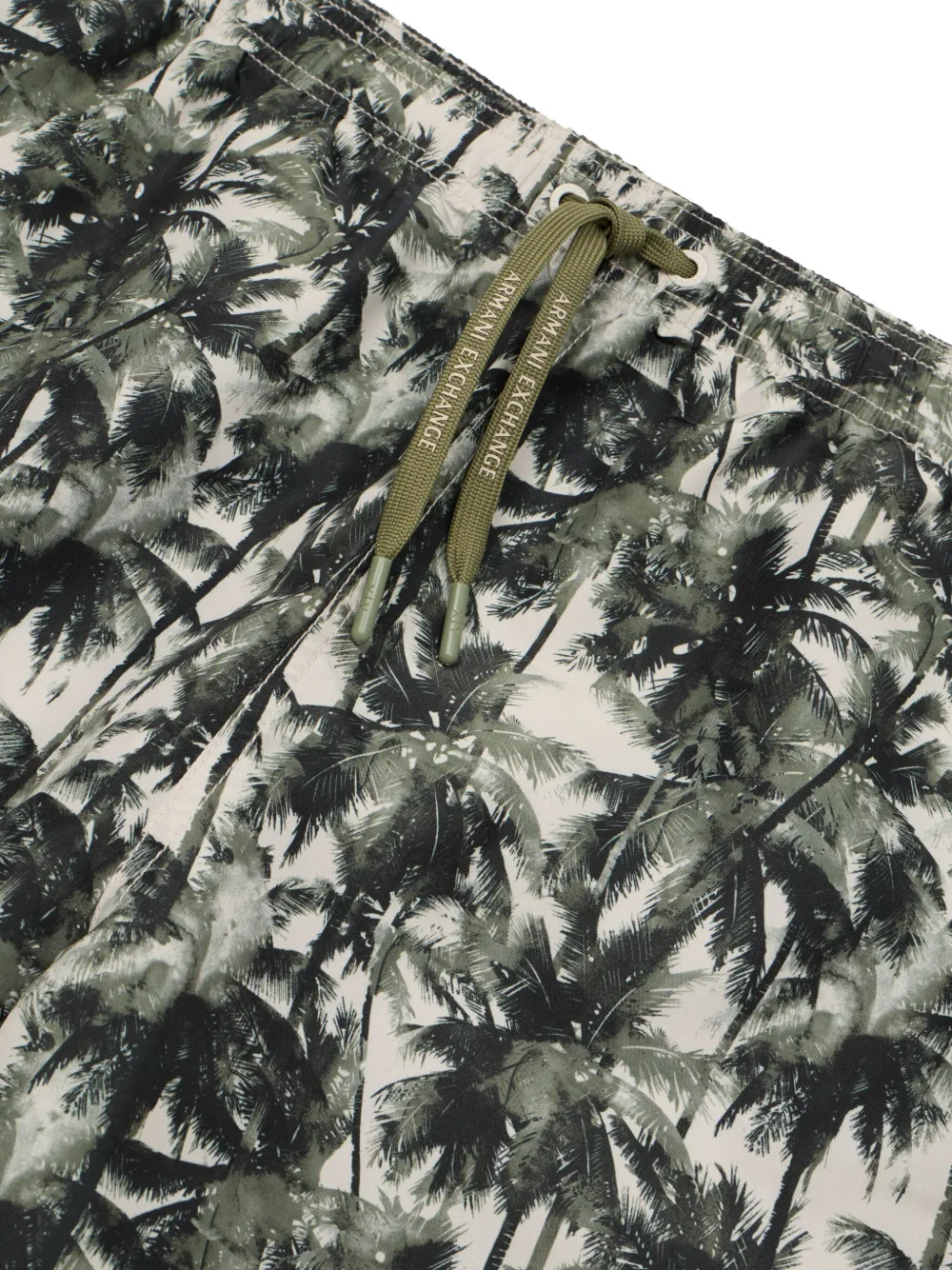 Armani Exchange shorts de playa con estampado floral | Shorts de playa | Image 2