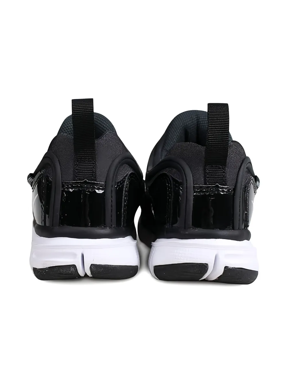 Nike Kids Dynamo Free "Black White" sneakers