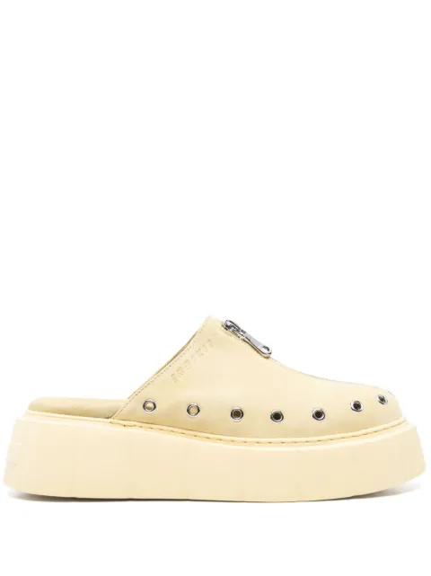 Inuikii mules con detalle de cierre