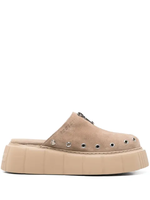 Inuikii mules con detalle de cierre