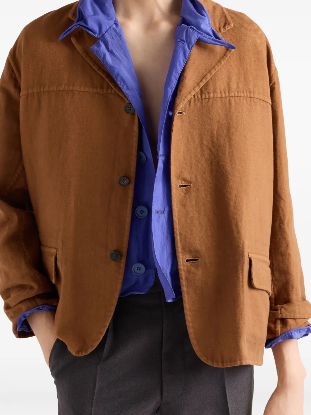 Prada Jack met enkele rij knopen Bruin
