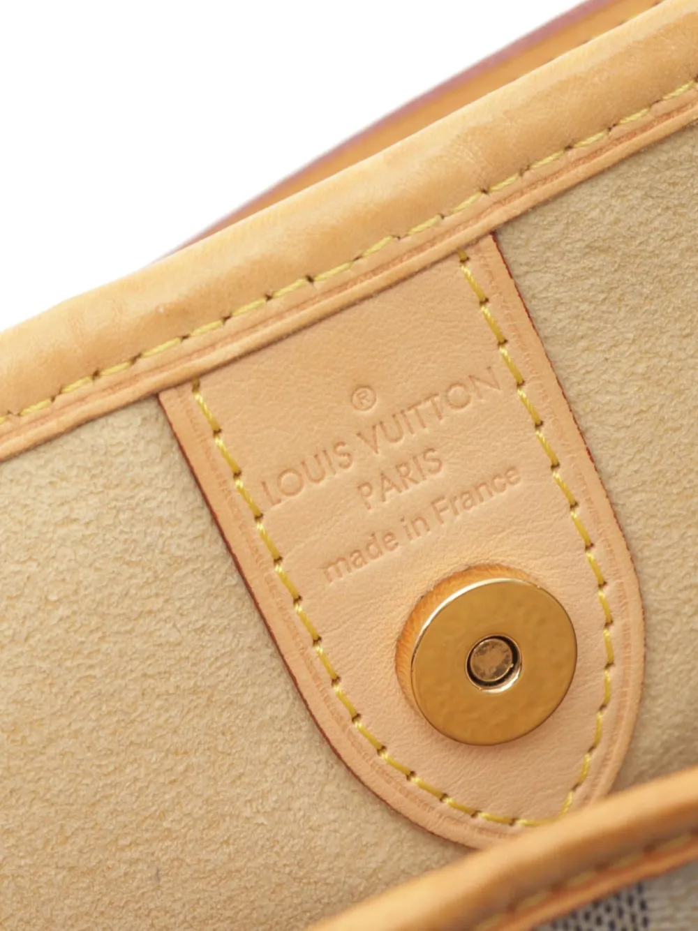 Pre-owned Louis Vuitton 2010 Galliera Pm Shoulder Bag In 白色