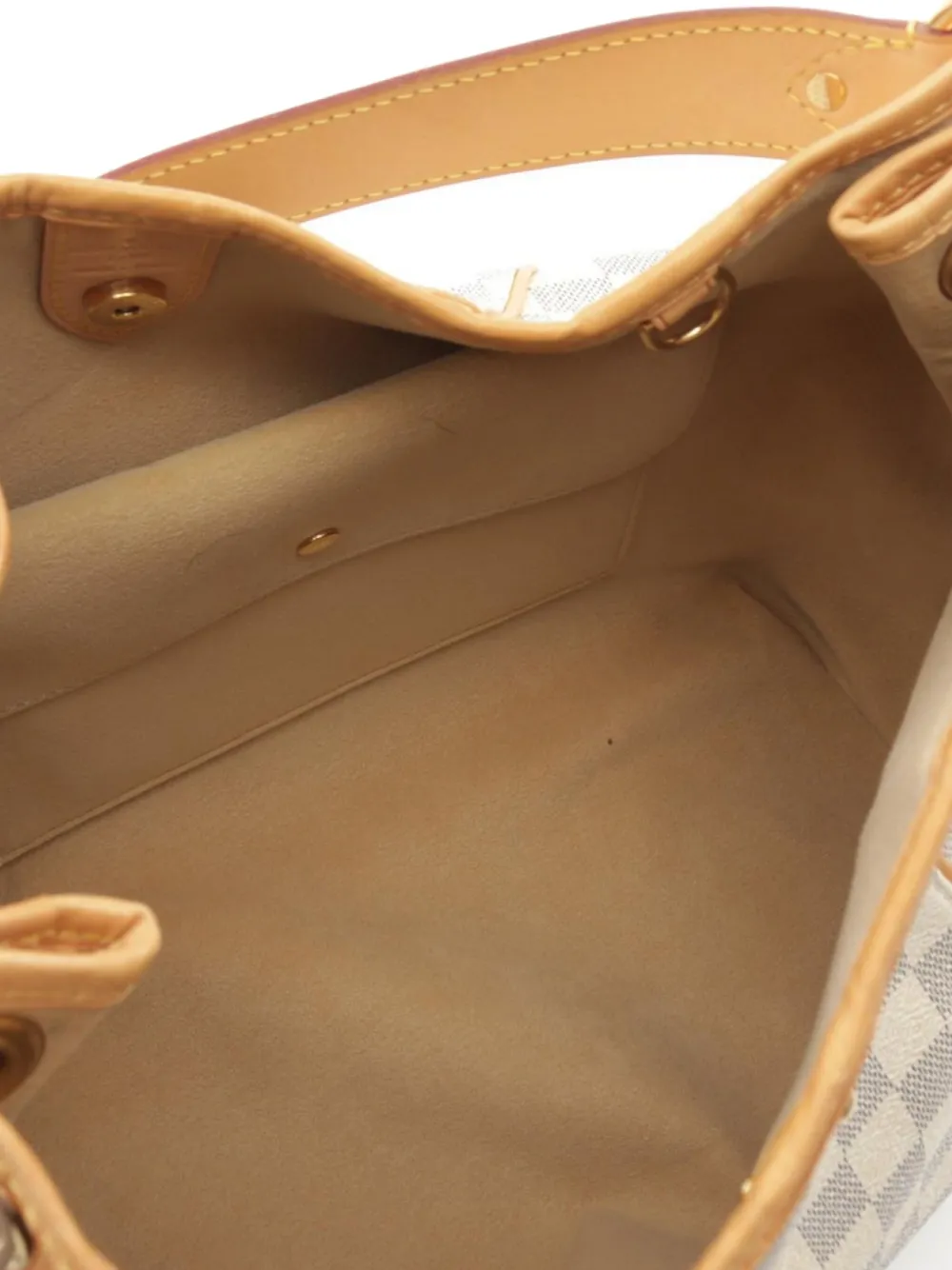 Pre-owned Louis Vuitton 2010 Galliera Pm Shoulder Bag In 白色