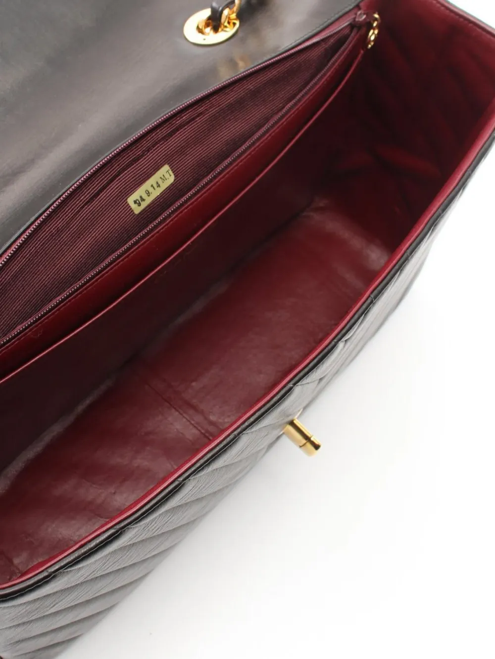 Pre-owned Chanel 1991-1994 V-stitch Quilting Shoulder Bag In 黑色