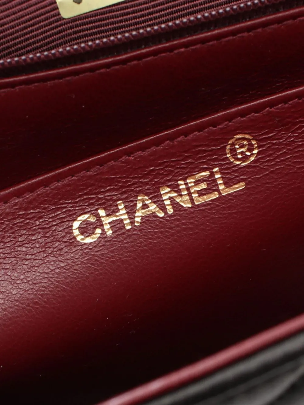 Pre-owned Chanel 1991-1994 V-stitch Quilting Shoulder Bag In 黑色