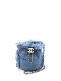 CHANEL Pre-Owned 00s mini quilted bucket bag - Blue