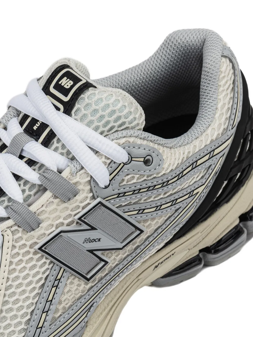 New Balance 1906R sneakers met vlakken Beige