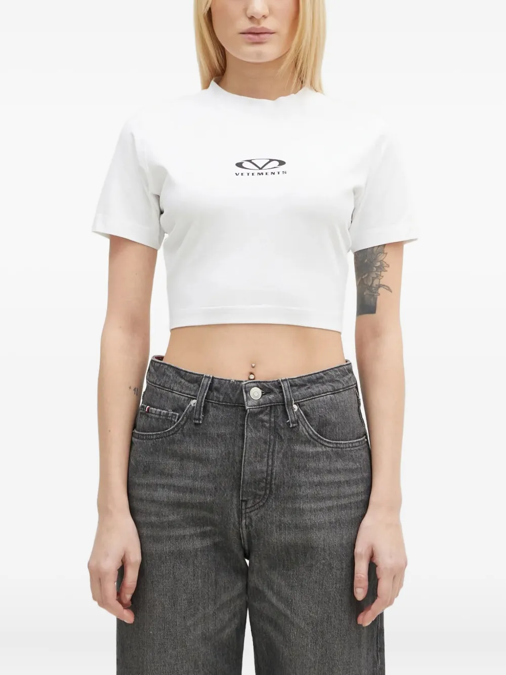 VETEMENTS logo-print short-sleeve T-shirt Wit