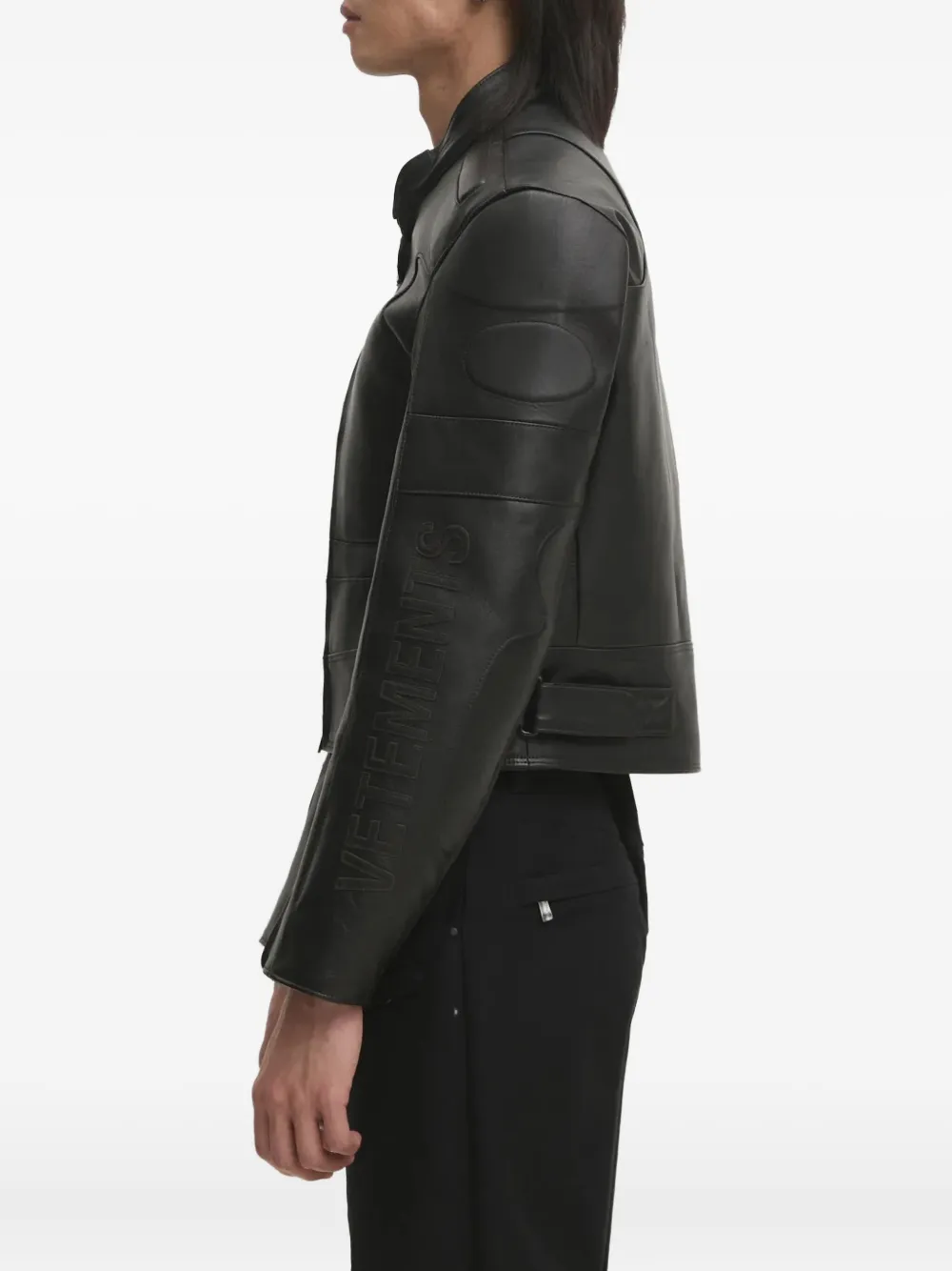 VETEMENTS logo-embossed leather jacket Zwart