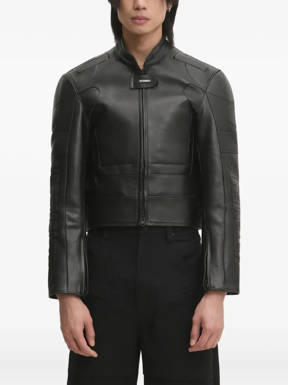 VETEMENTS logo-embossed leather jacket Zwart