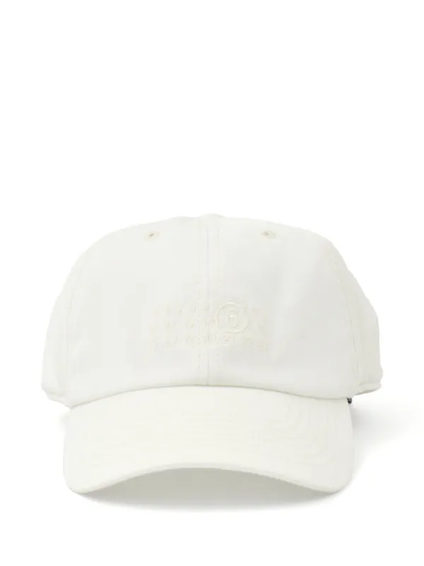 【関税込み】MM6 Maison Margiela ホワイト パッチ キャップ MM6 Maison Margiela ロゴ キャップ | ホワイト | FARFETCH JP