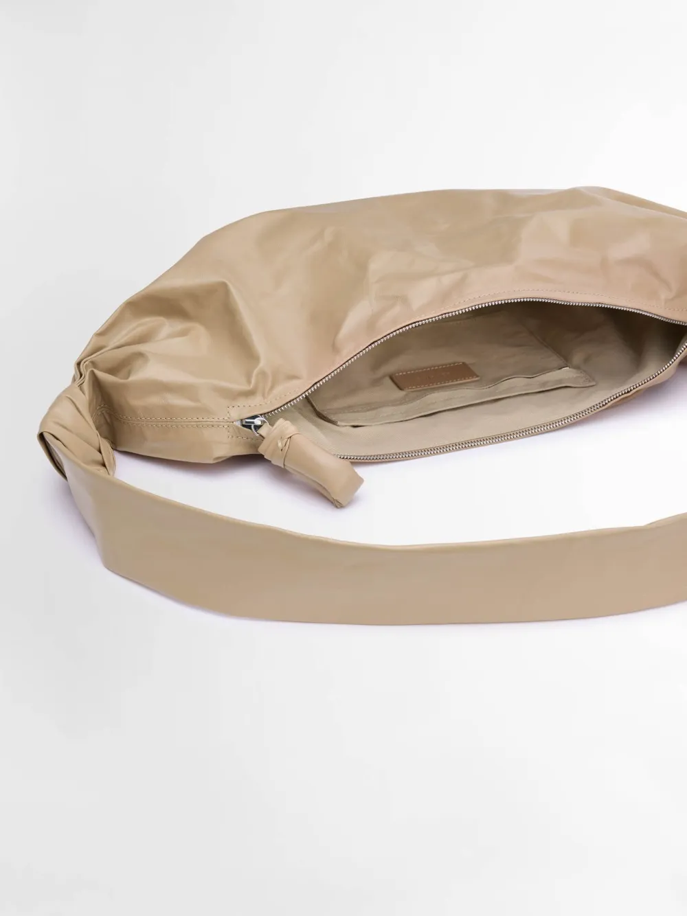 LEMAIRE Croissant medium schoudertas Beige