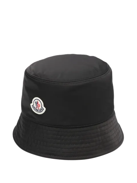 Moncler gorro de pescador con parche del logo
