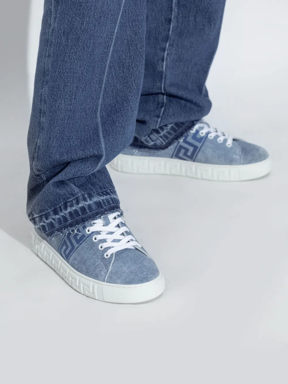 Versace Greca-detail Sneakers In Blue