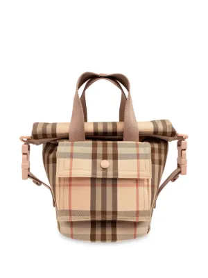 Burberry バーバリー　子供用　バッグ　ポシェット　花　お花 org.jpg