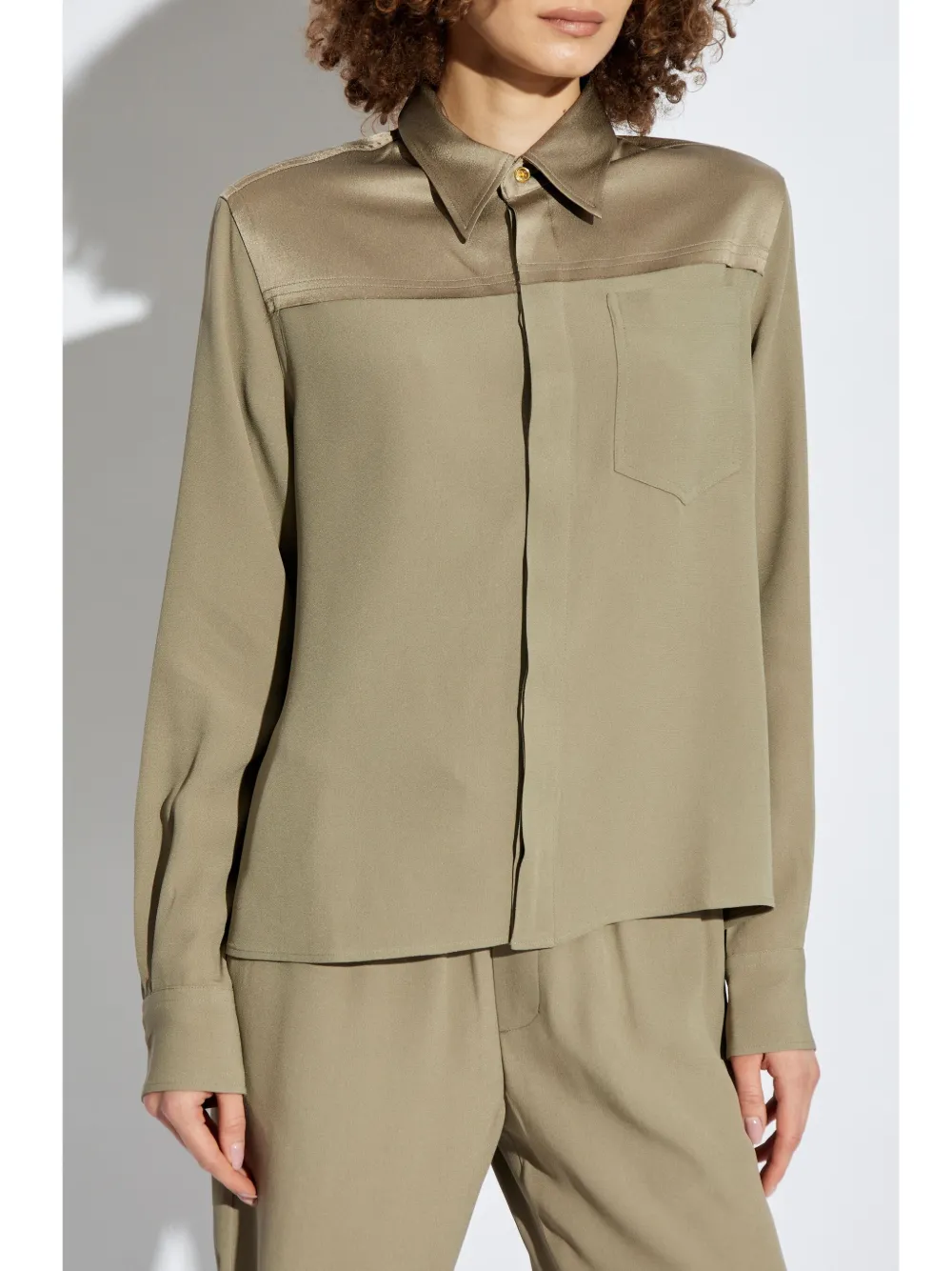 AMI Paris Blouse met puntige kraag Beige