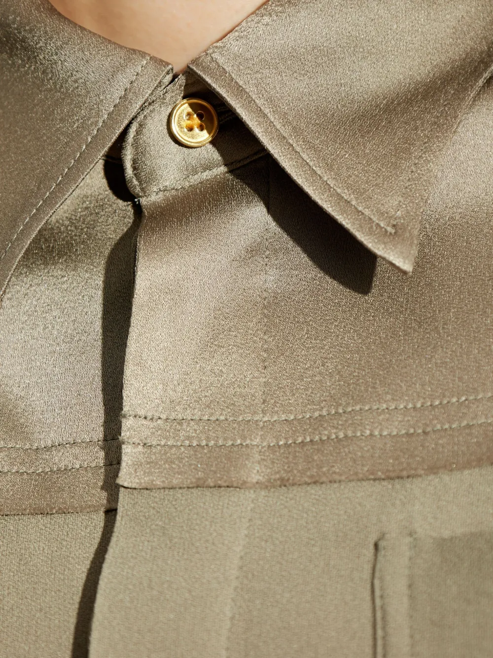 AMI Paris Blouse met puntige kraag Beige