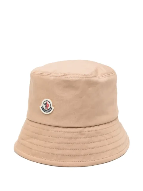 Moncler gorro de pescador con parche del logo