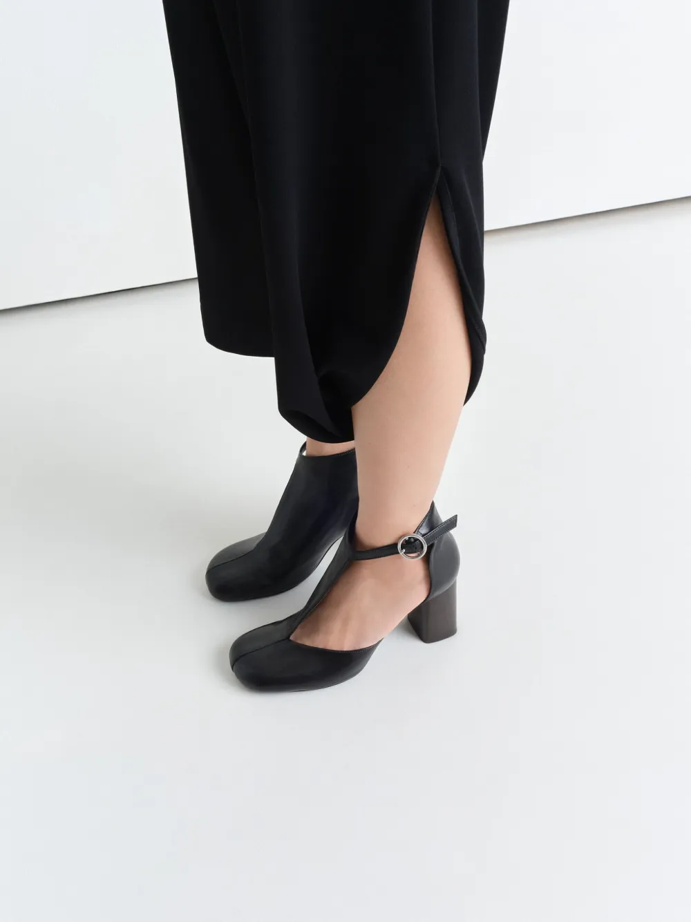 LEMAIRE 80mm Cut Out boots Black