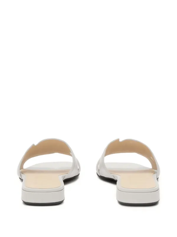 Furla エンボスロゴ サンダル | ホワイト | FARFETCH JP