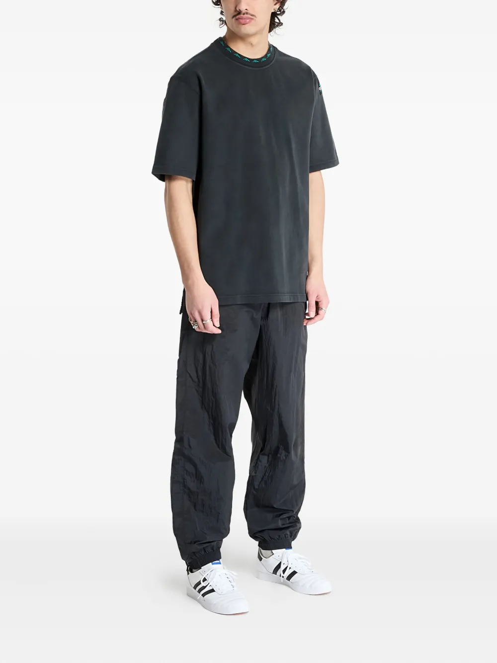 adidas playera con logo de parche | Playeras | Image 2