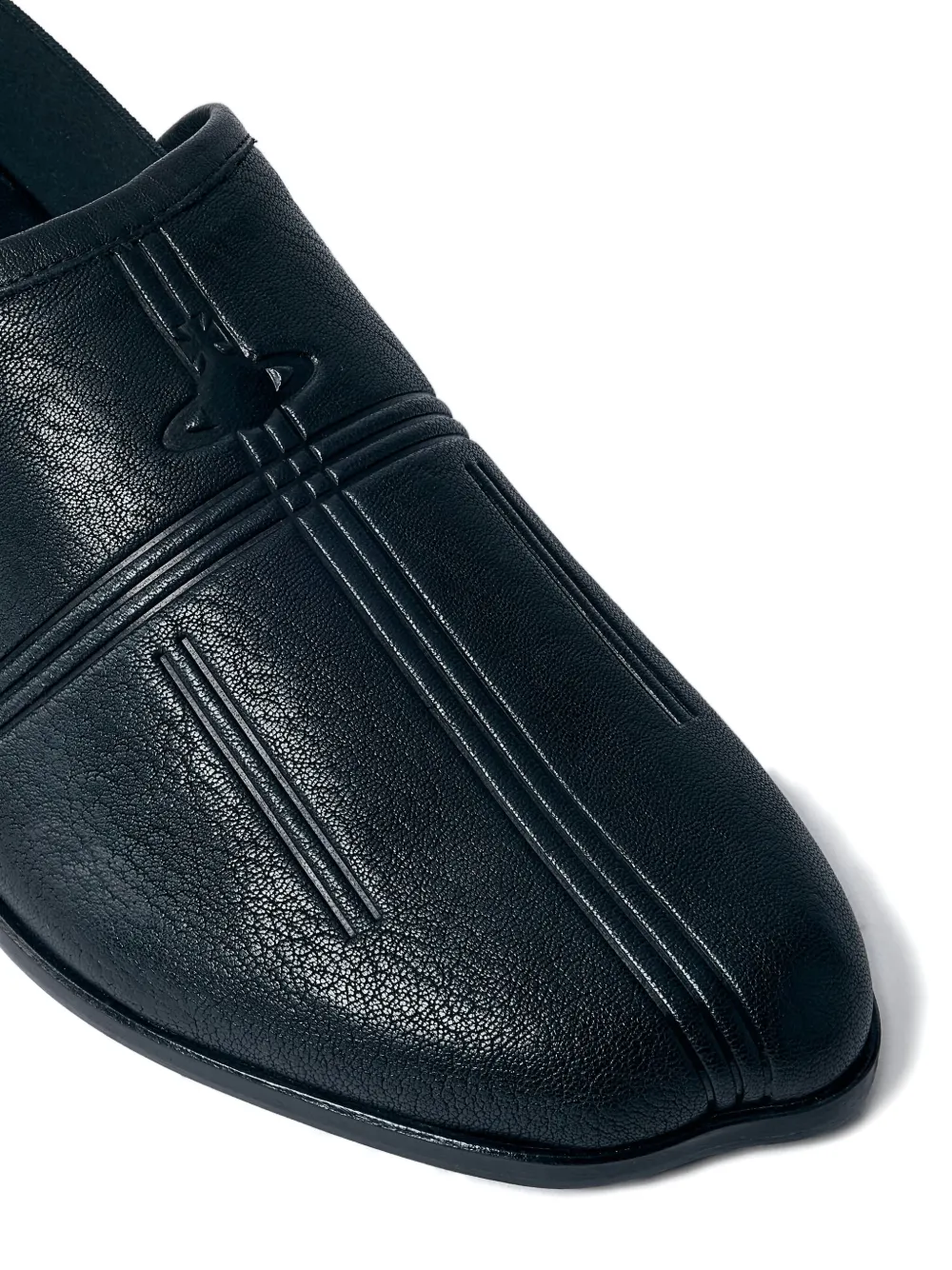 Vivienne Westwood Slippers met asymmetrische neus Zwart