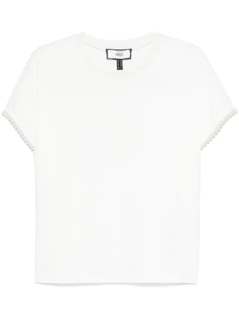 NISSA playera con detalle de perlas artificiales