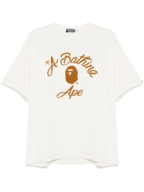 A BATHING APE® playera universitario con detalle de cadena