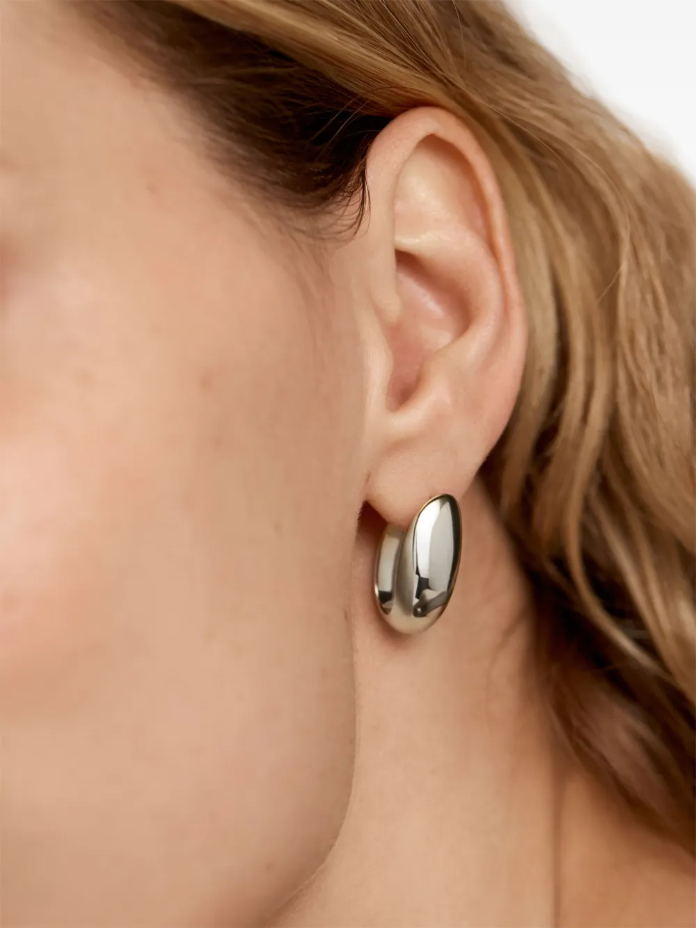 Monica Vinader Nura medium hoop earrings | Image 2