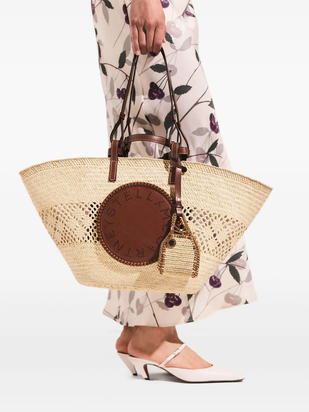Stella McCartney Shopper met geperforeerd logo Beige
