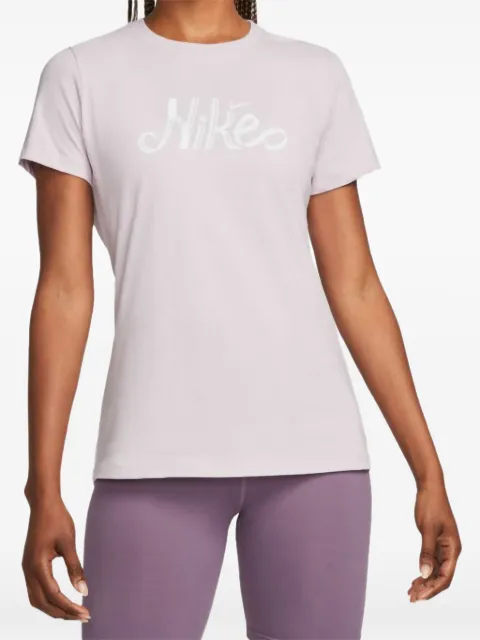 Nike playera Dri-FIT Script "Doll"