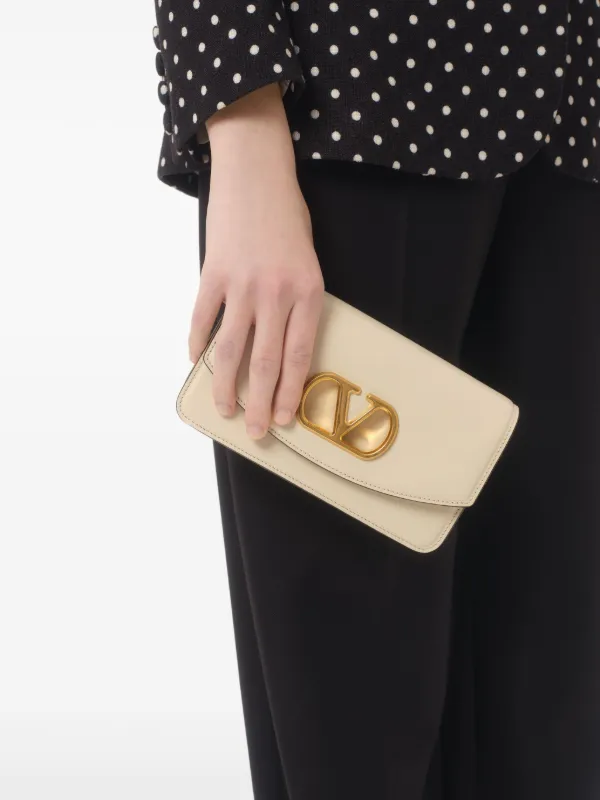 VALENTINO★ヴァレンティノ Vain クラッチ バッグ Valentino Garavani Vain クラッチバッグ | ブラック | FARFETCH JP