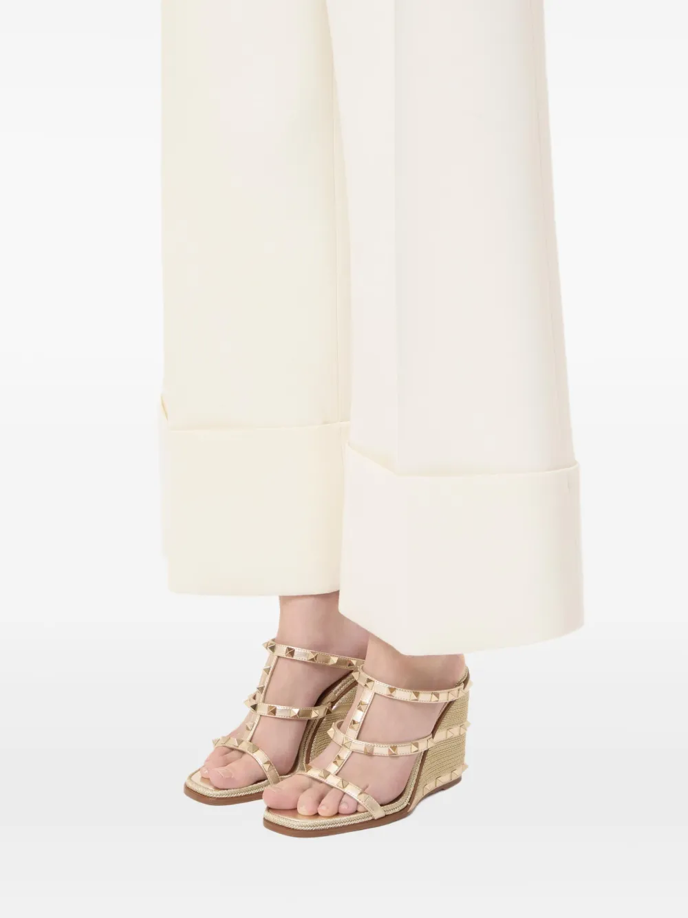 Valentino Garavani ロックスタッズ 100 ウェッジサンダル | ゴールド