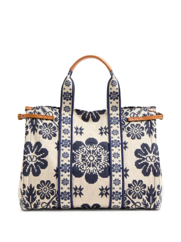 【 バレンティノ ガラヴァーニ 】 レザー トートバッグ Antibes Valentino Garavani Antibes Medium Calfskin Shopping Bag
