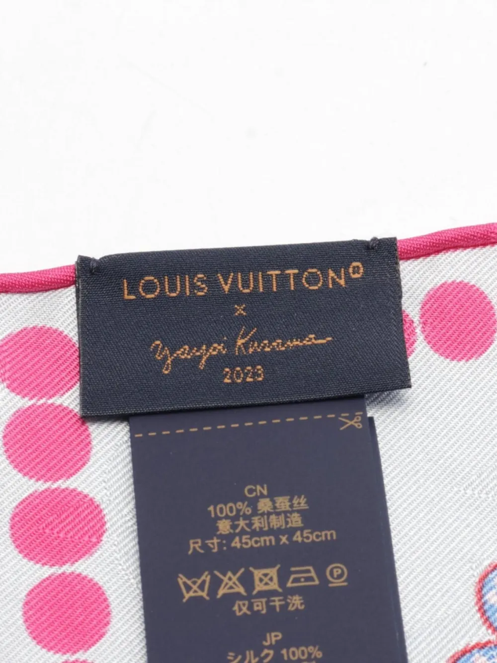 Louis Vuitton Pre-Owned 2023 x Yayoi Kusama Carré 45 Flower sjaal - Grijs