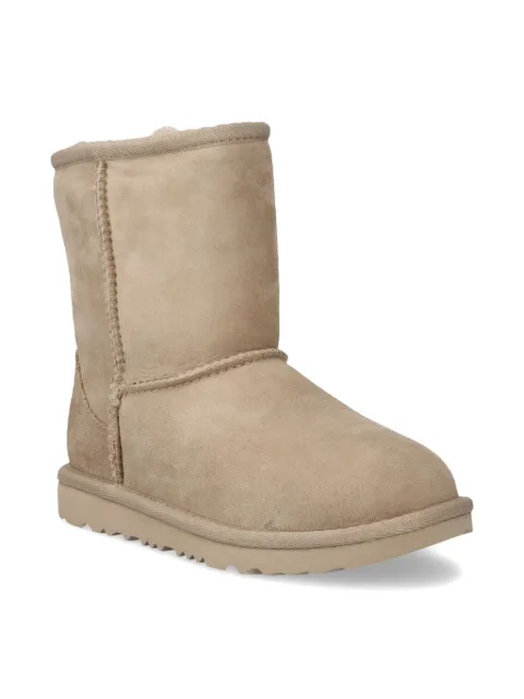 UGG Kids بوت 'كلاسيك شورت ll'