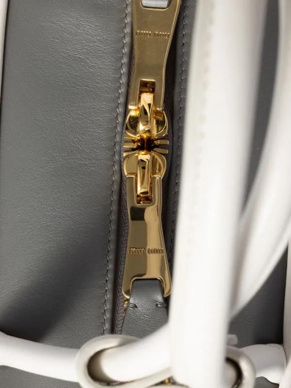 Miu Miu Beau ハンドバッグ | グレー | FARFETCH JP Miu Miu Beau ハンドバッグ | グレー | FARFETCH JP