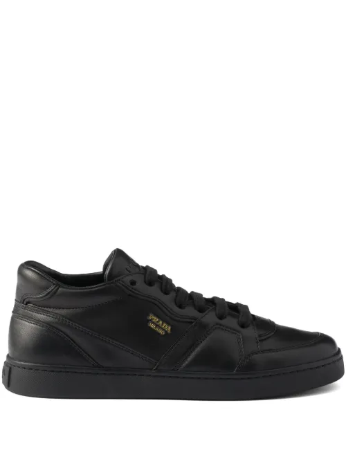 Baskets en cuir à logo embossé - Prada - Modalova