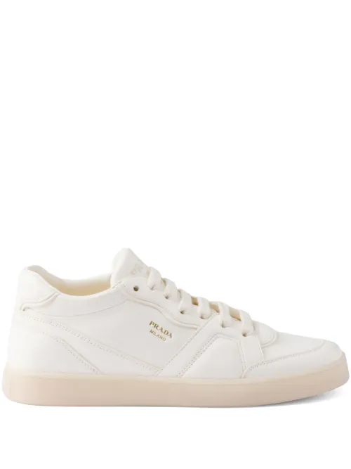 Baskets en cuir à logo embossé - Prada - Modalova