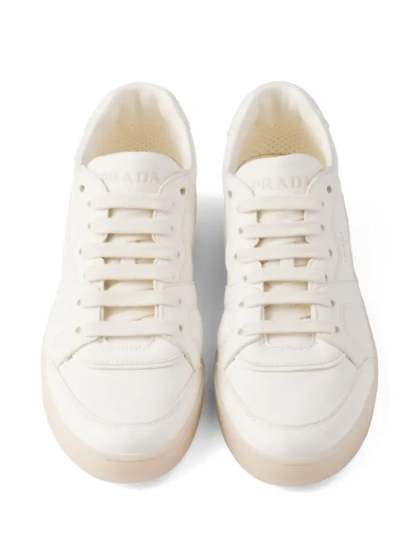 Prada レザースニーカー | ニュートラル | FARFETCH JP